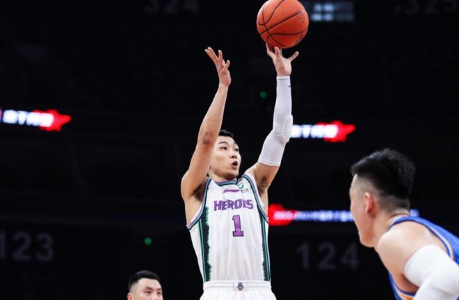 开云中国-关于风云突变！勒沃库森集结日复出首秀；CBA常规赛版图或变；引发热议；心理建设被强调的信息