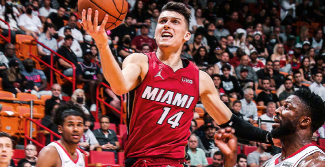 开云入口-里昂训练开放日，赛后队长鼓劲引欢呼，意甲在即，细节决定成败的简单介绍