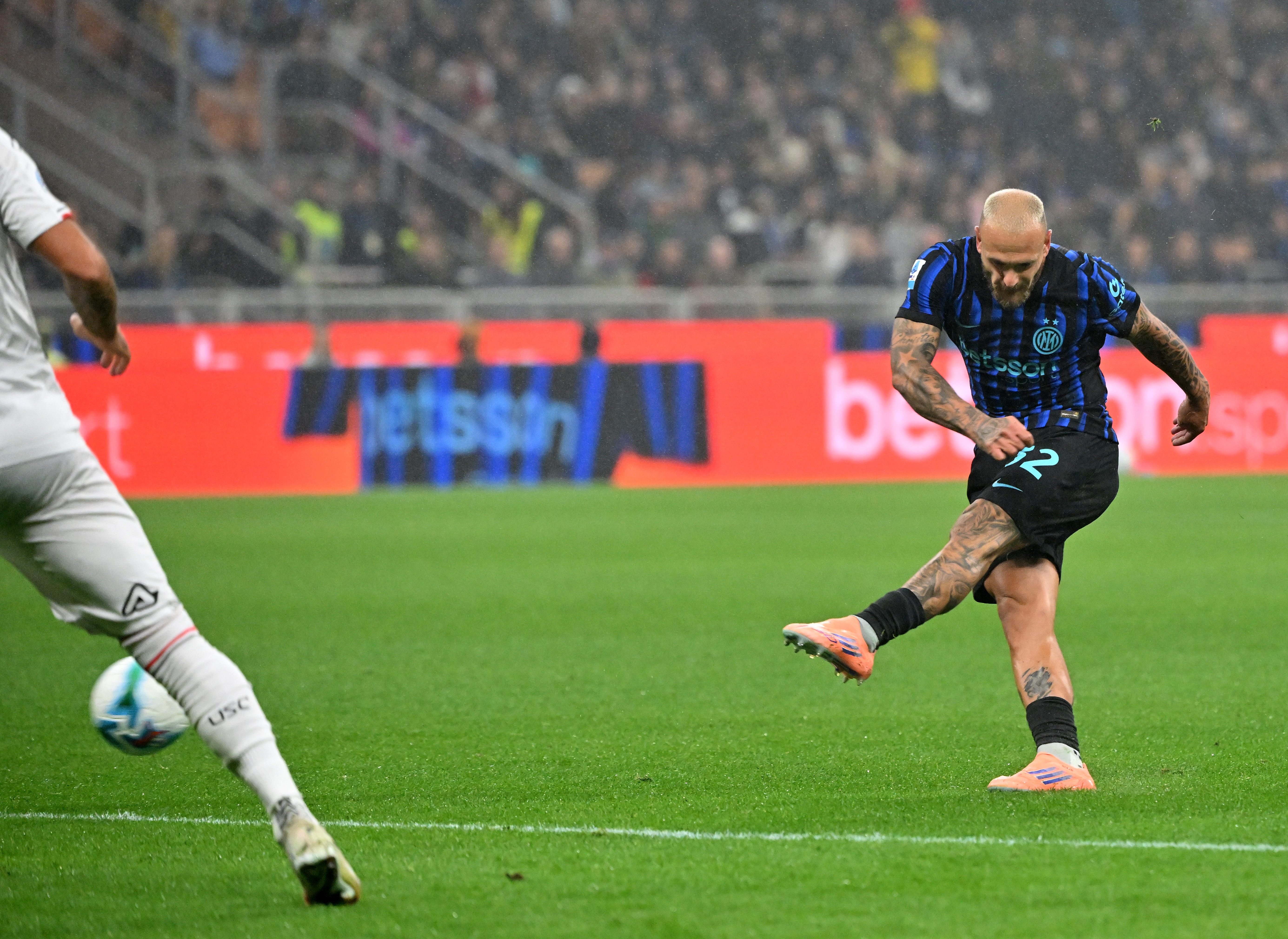 开云官网-AC米兰发布备战花絮；窗口期强势反弹；NBA总决赛任务艰巨；控场能力受关注(ac米兰最新动态)