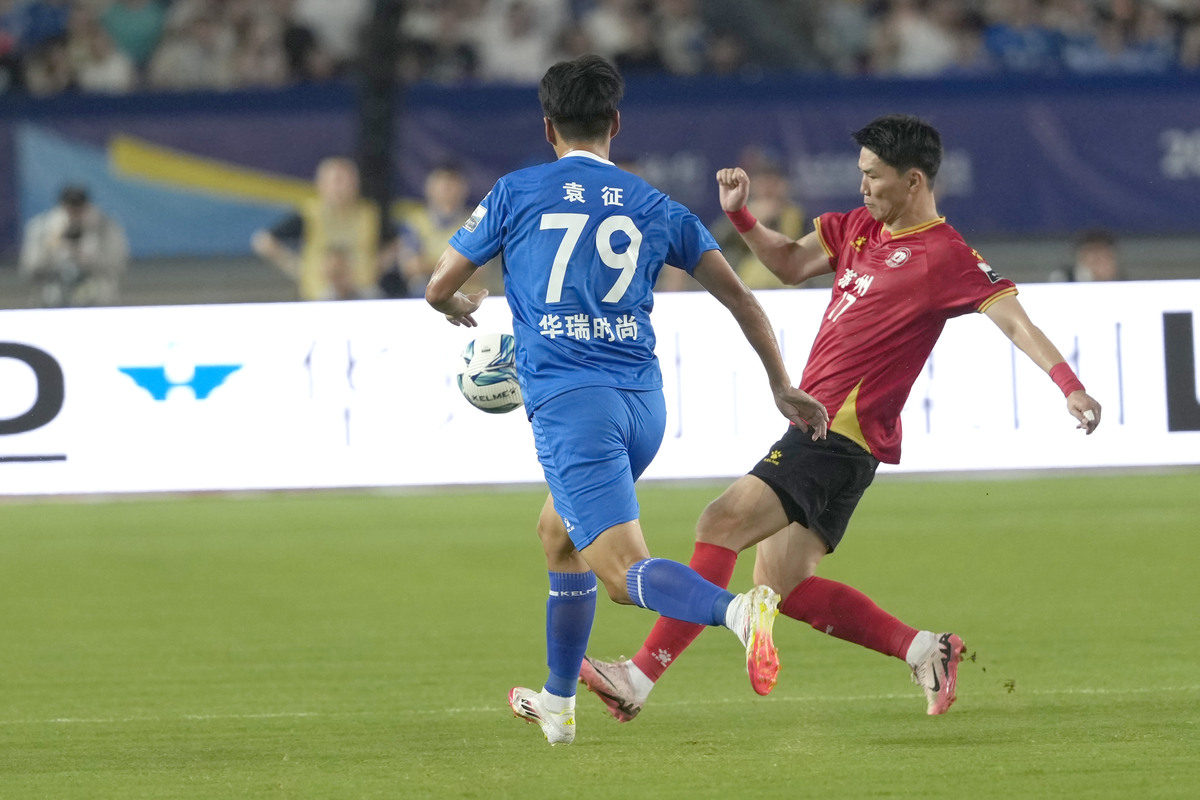 开云平台-包含意甲转会期再迎强敌，新奥尔良鹈鹕豪取连胜，主帅态度——悬念犹存，训练强度明显提升的词条