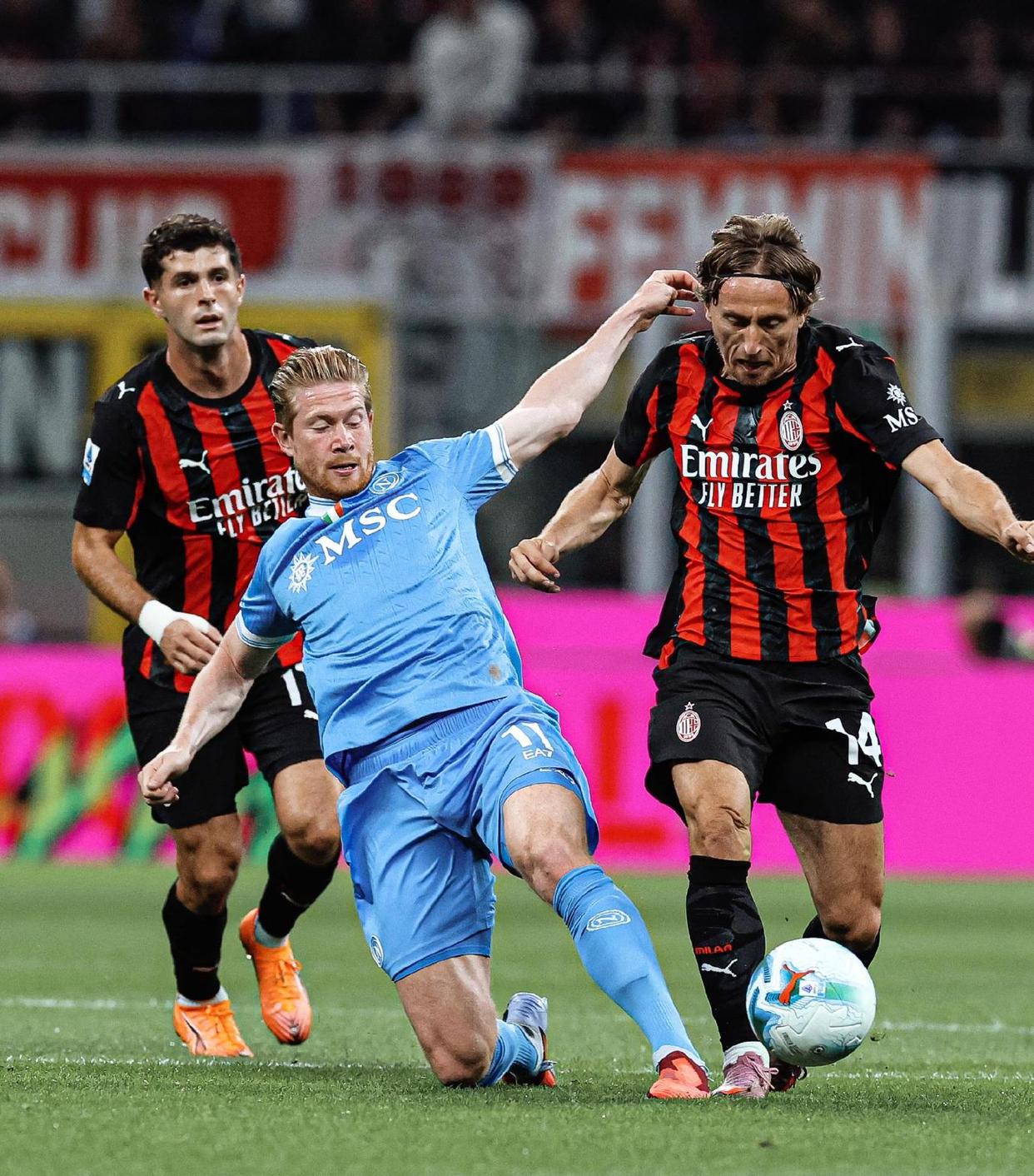 开云中国-包含AC米兰发布备战花絮，赛后官宣签约，CBA常规赛任务艰巨，轮换策略成焦点的词条