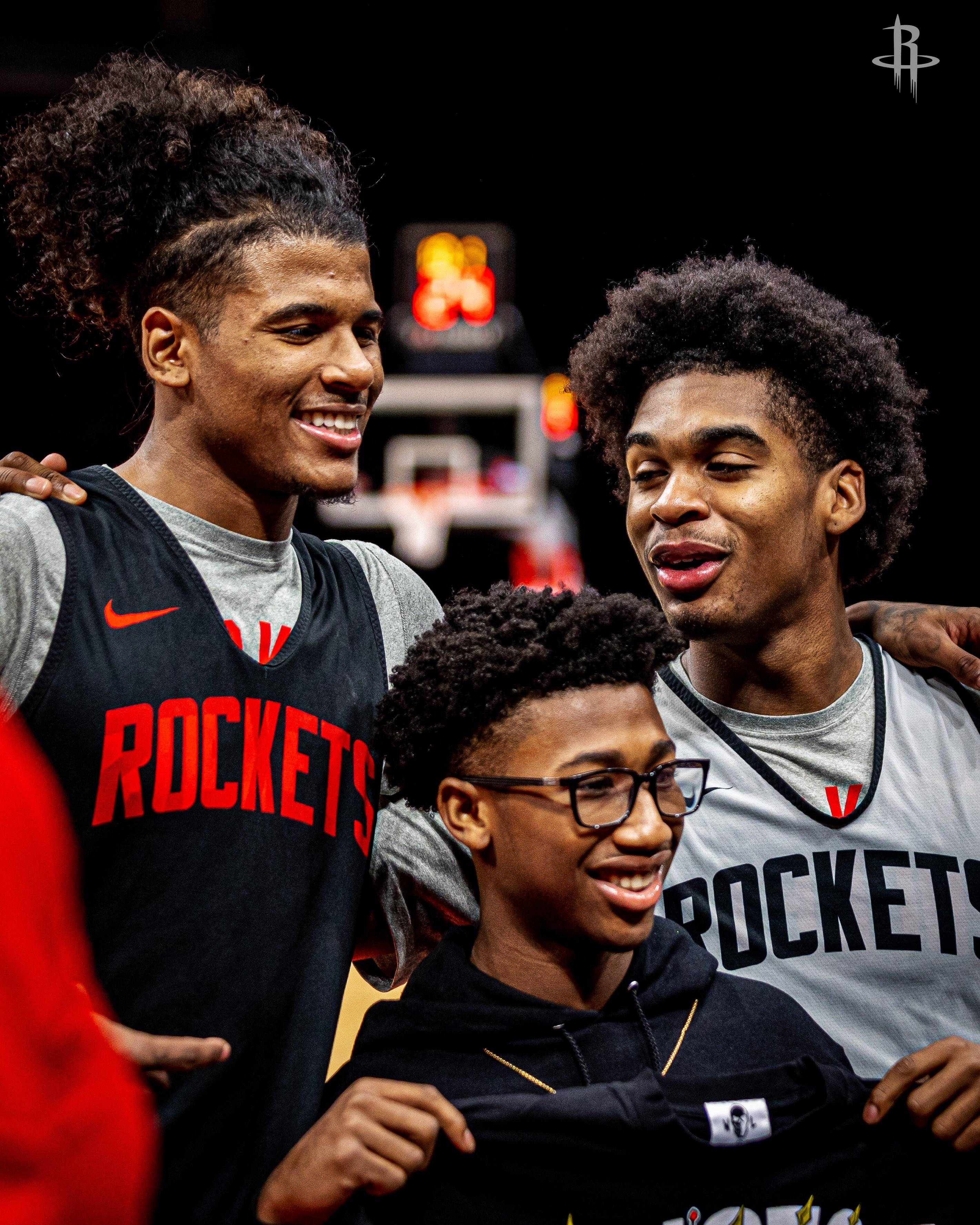 开云中国-包含休斯敦火箭训练开放日，今夜手感冰凉引欢呼，国王杯在即，赛程密集仍需轮换的词条